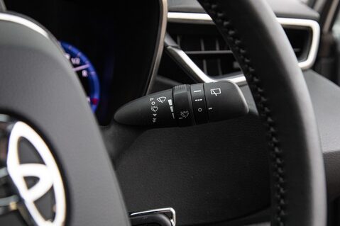 Toyota Corolla VVT-I ICON TECH 18