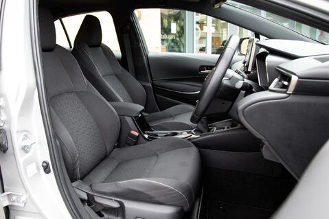 Toyota Corolla VVT-I ICON TECH 29