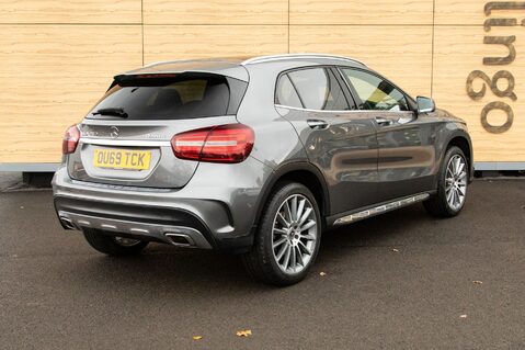 Mercedes-Benz GLA Class GLA 250 4MATIC AMG LINE EDITION 2