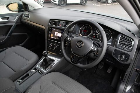 Volkswagen Golf SE NAVIGATION TSI 4