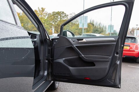 Volkswagen Golf SE NAVIGATION TSI 14