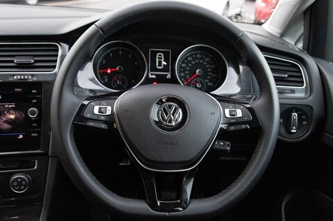 Volkswagen Golf SE NAVIGATION TSI 21