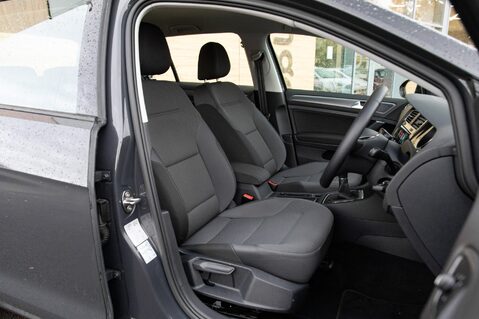 Volkswagen Golf SE NAVIGATION TSI 31