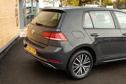 Volkswagen Golf SE NAVIGATION TSI 8