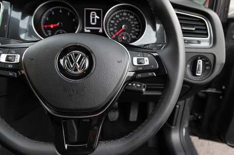 Volkswagen Golf SE NAVIGATION TSI 20