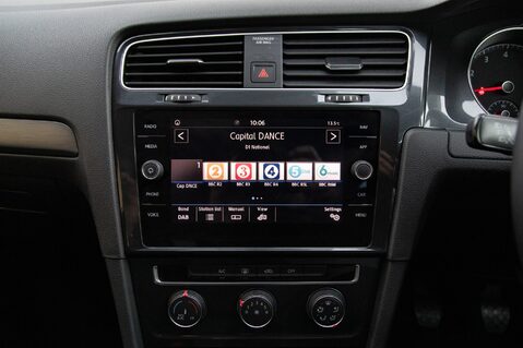 Volkswagen Golf SE NAVIGATION TSI 22