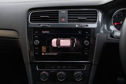 Volkswagen Golf SE NAVIGATION TSI 29