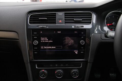 Volkswagen Golf SE NAVIGATION TSI 24