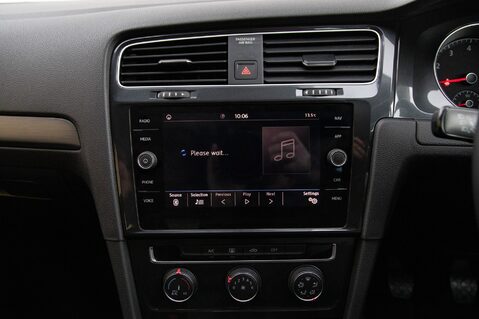 Volkswagen Golf SE NAVIGATION TSI 23