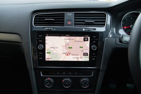 Volkswagen Golf SE NAVIGATION TSI 25