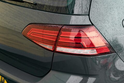 Volkswagen Golf SE NAVIGATION TSI 9