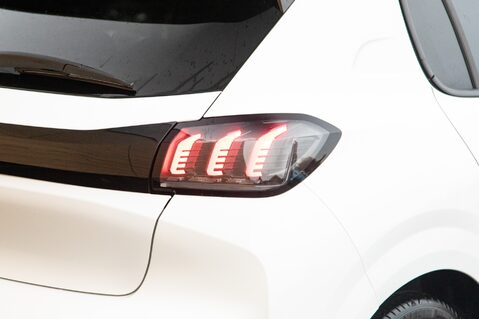 Peugeot 208 PURETECH ALLURE PREMIUM S/S 9