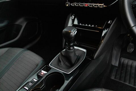 Peugeot 208 PURETECH ALLURE PREMIUM S/S 33