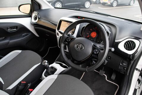 Toyota Aygo VVT-I X-PURE 4