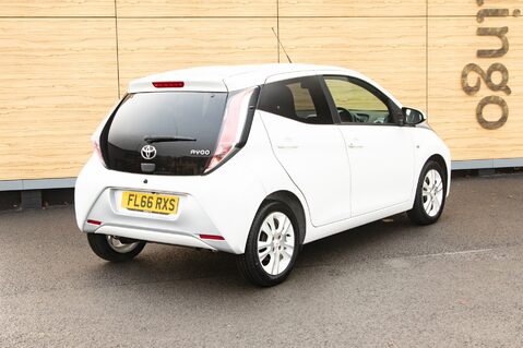 Toyota Aygo VVT-I X-PURE 2