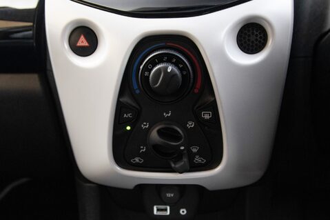 Toyota Aygo VVT-I X-PURE 31