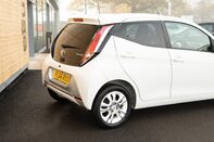Toyota Aygo VVT-I X-PURE 8