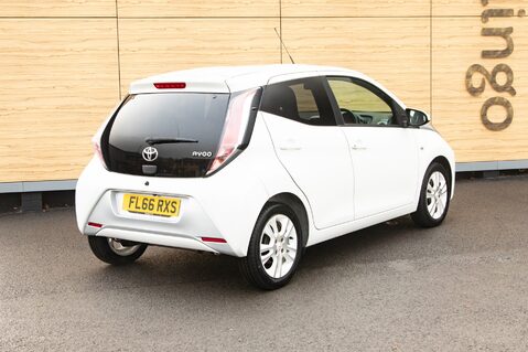 Toyota Aygo VVT-I X-PURE 2