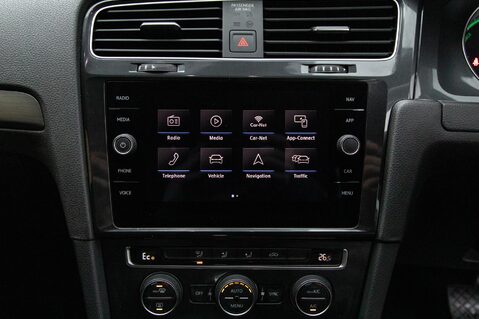 Volkswagen Golf E-GOLF 28