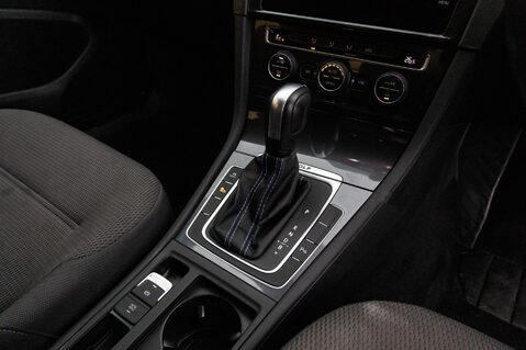 Volkswagen Golf E-GOLF 33