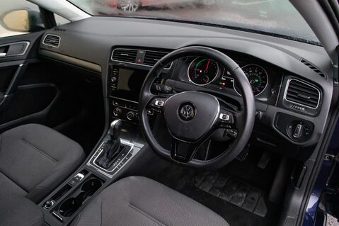 Volkswagen Golf E-GOLF 4