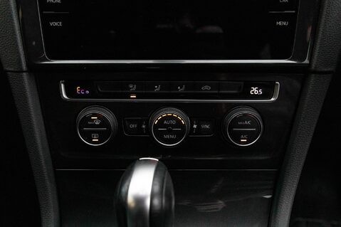 Volkswagen Golf E-GOLF 34