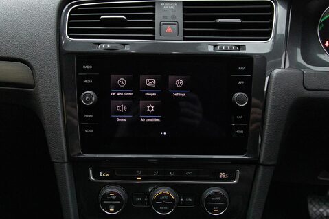 Volkswagen Golf E-GOLF 29