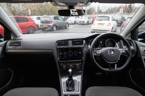 Volkswagen Golf E-GOLF 3