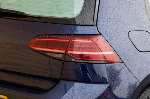 Volkswagen Golf E-GOLF 9