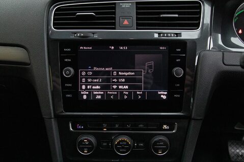 Volkswagen Golf E-GOLF 23