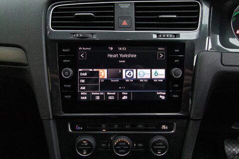 Volkswagen Golf E-GOLF 22