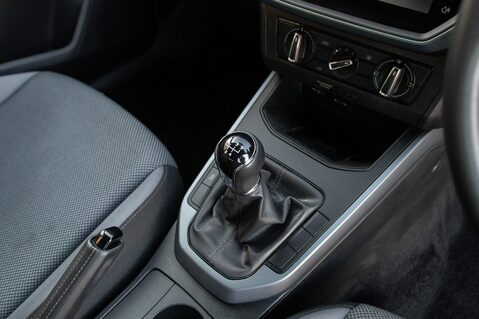 SEAT Arona TSI SE TECHNOLOGY 33