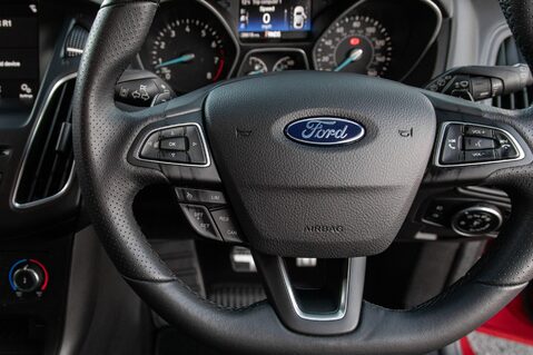 Ford Focus ST-LINE 19