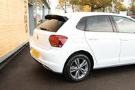 Volkswagen Polo R-LINE TSI 8