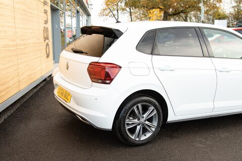 Volkswagen Polo R-LINE TSI 8