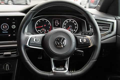 Volkswagen Polo R-LINE TSI 21