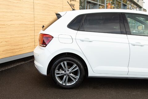 Volkswagen Polo R-LINE TSI 7