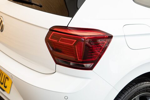 Volkswagen Polo R-LINE TSI 9