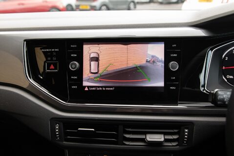 Volkswagen Polo R-LINE TSI 29