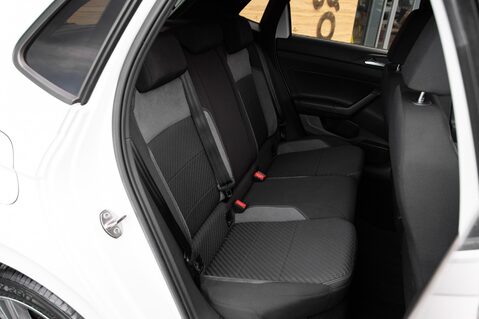 Volkswagen Polo R-LINE TSI 34