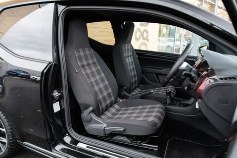 Volkswagen Up UP GTI 26