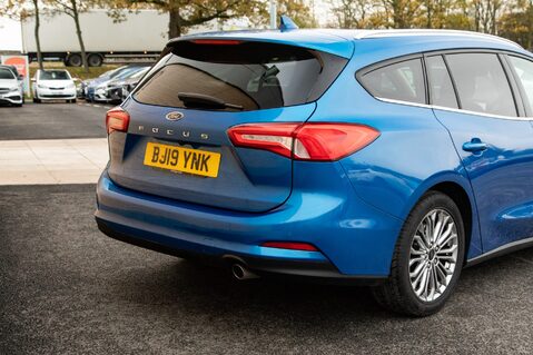Ford Focus TITANIUM X 8