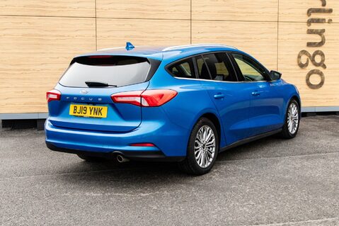 Ford Focus TITANIUM X 2