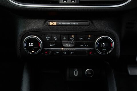 Ford Focus TITANIUM X 32