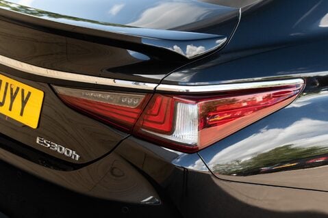 Lexus Es 300H 9