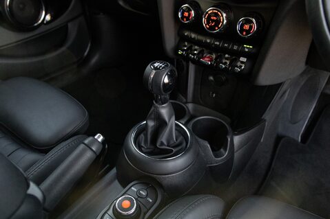 Mini Hatch COOPER EXCLUSIVE 32