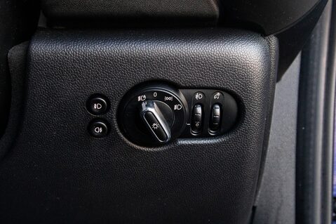 Mini Hatch COOPER EXCLUSIVE 16