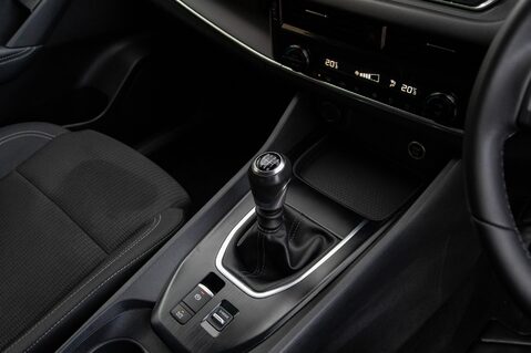 Nissan Qashqai DIG-T ACENTA PREMIUM MHEV 30