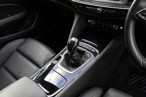 Vauxhall Insignia SRI VX-LINE NAV 32