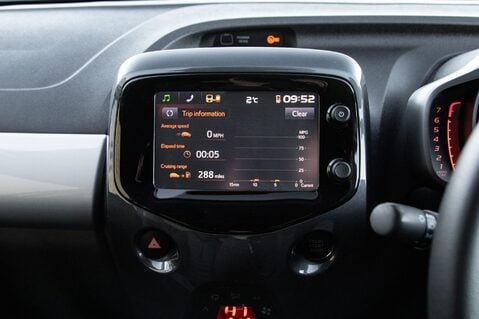 Toyota Aygo VVT-I X-CLUSIV 2 X-SHIFT 27